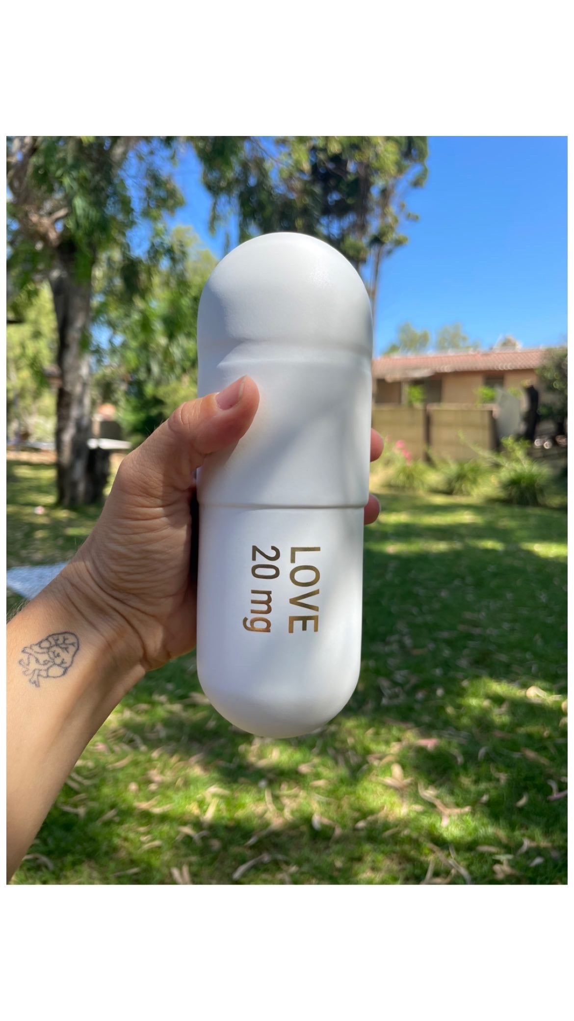 20 MG Love Happy matte pill Combo (white, black) - figurative sculpture