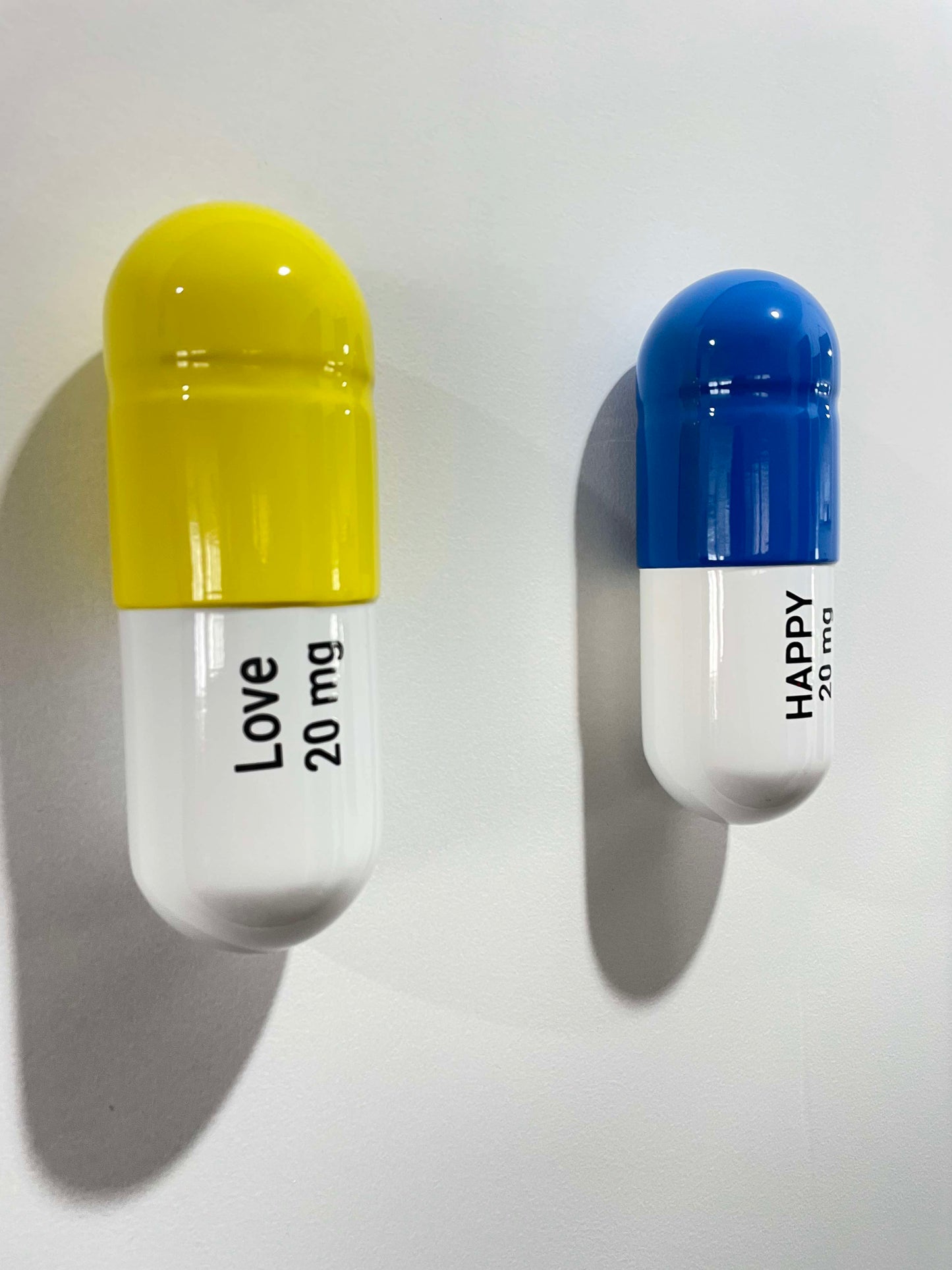 20 MG Love Happy pill Combo (yellow, blue, white) - figurative sculpture