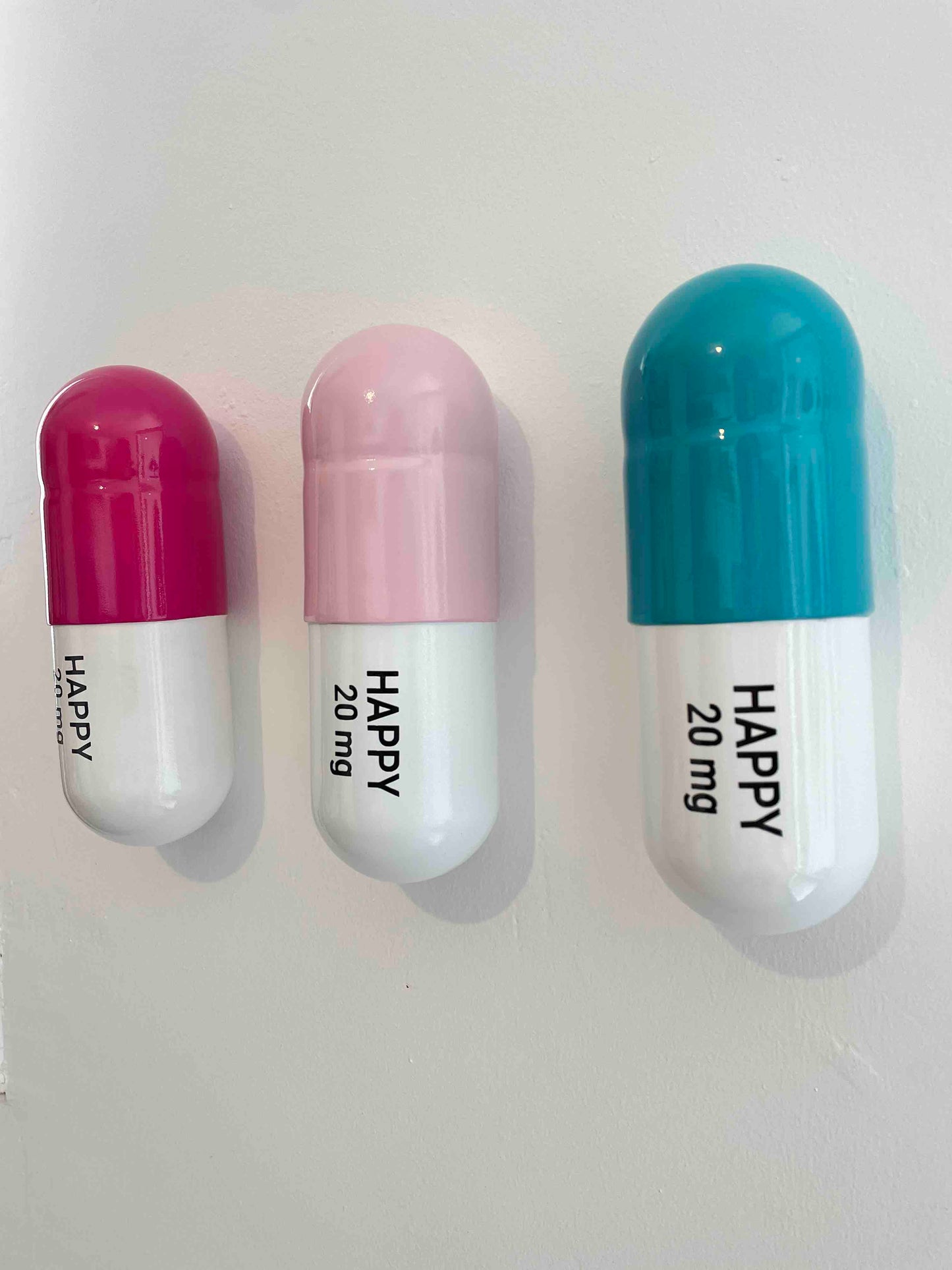 20 MG Happy pill Combo (turquoise, light pink and pink) - figurative sculpture