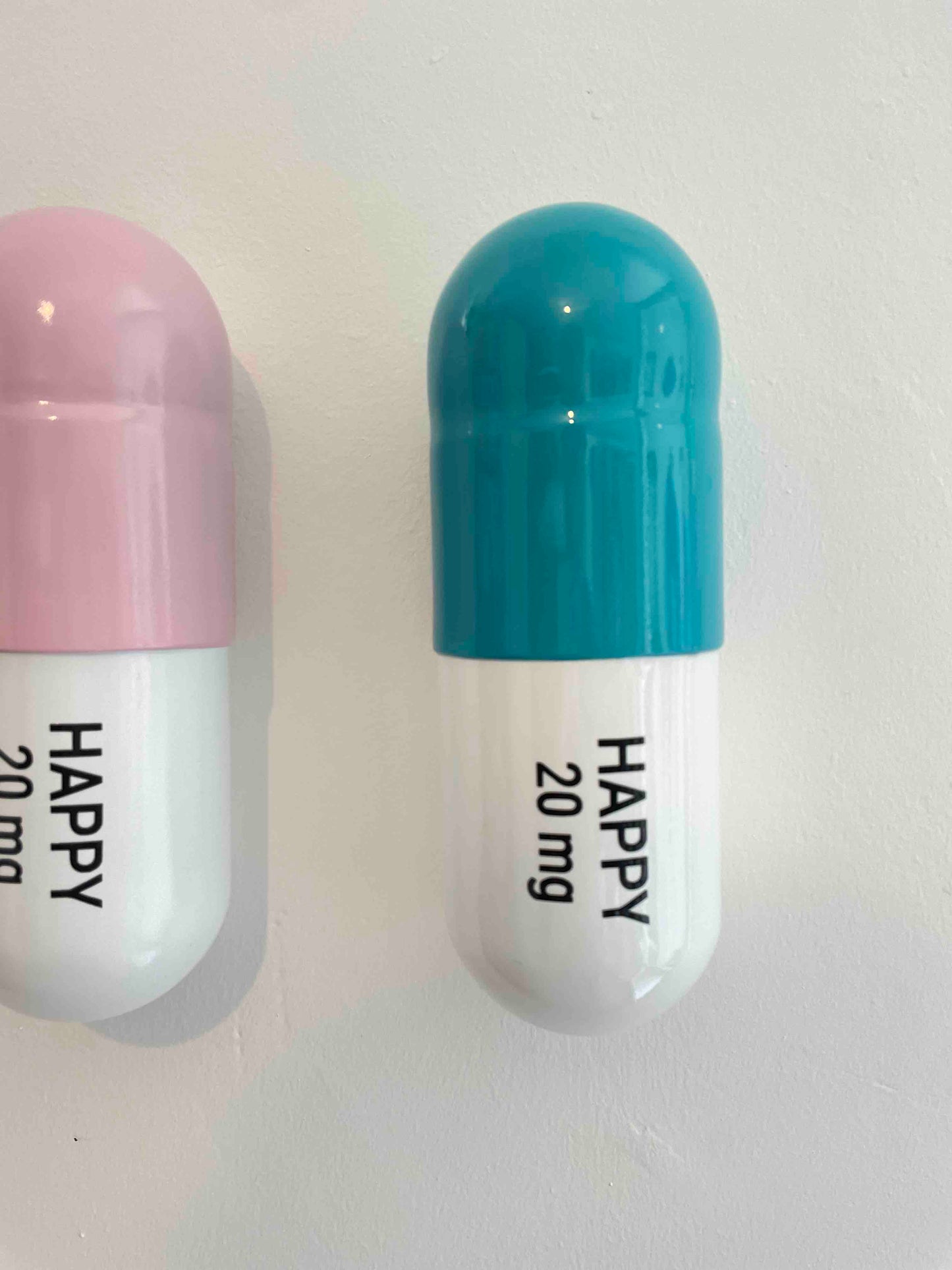 20 MG Happy pill Combo (turquoise, light pink and pink) - figurative sculpture