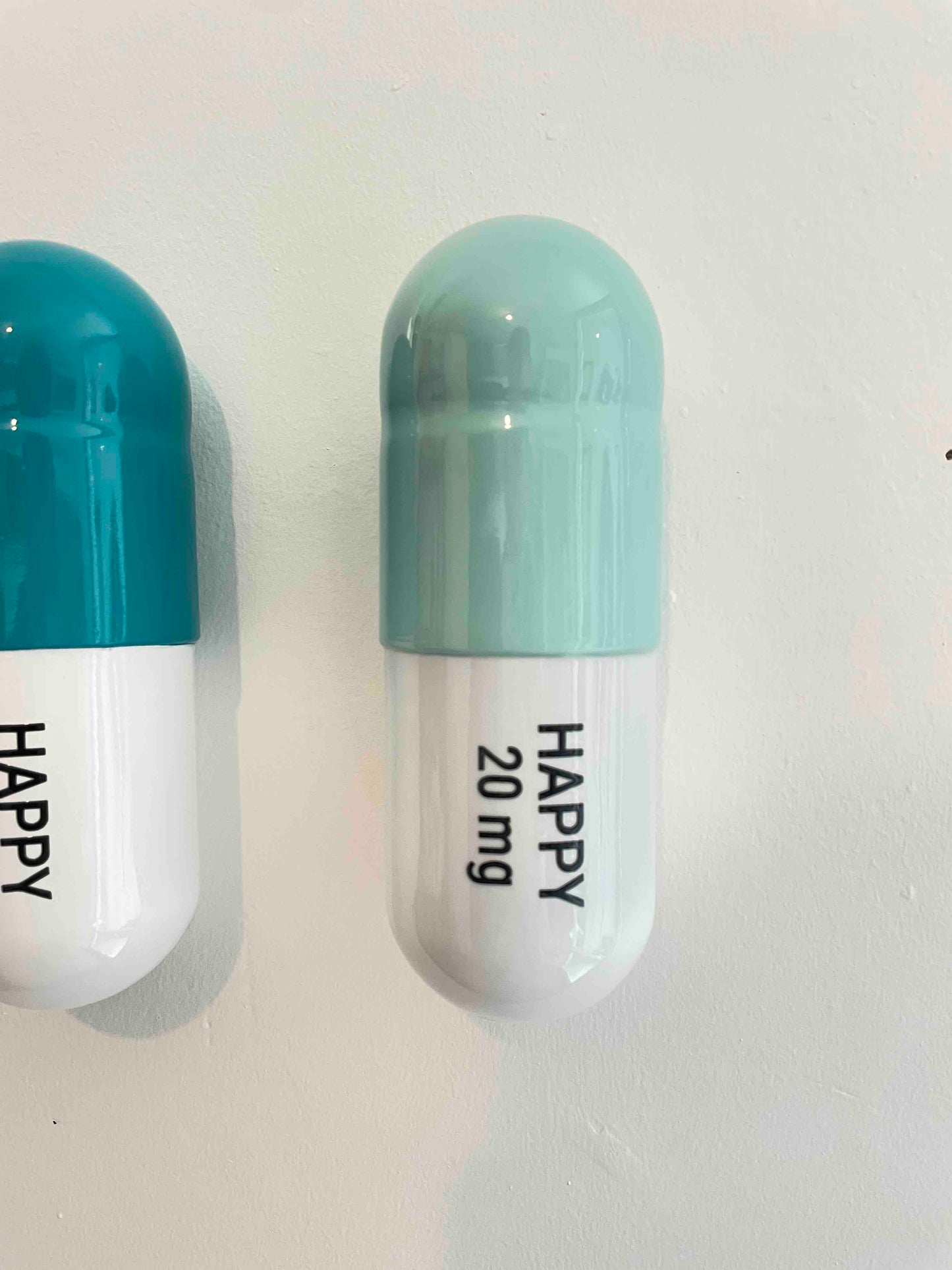 20 MG Happy pill Combo (turquoise, mint green and pink) - figurative sculpture