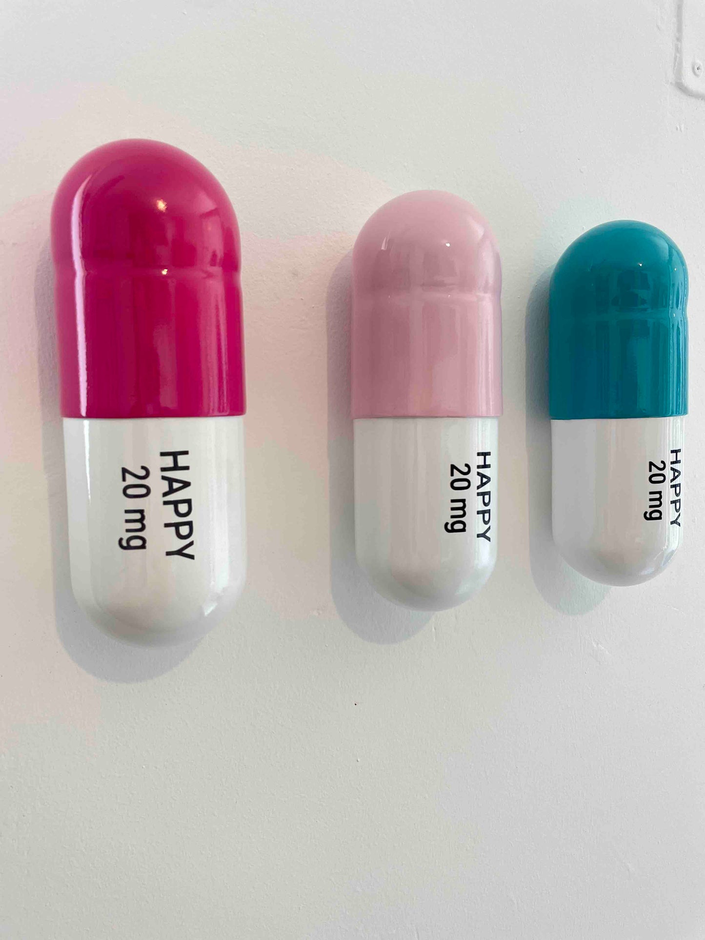 20 MG Happy pill Combo (turquoise, light pink and pink) - figurative sculpture