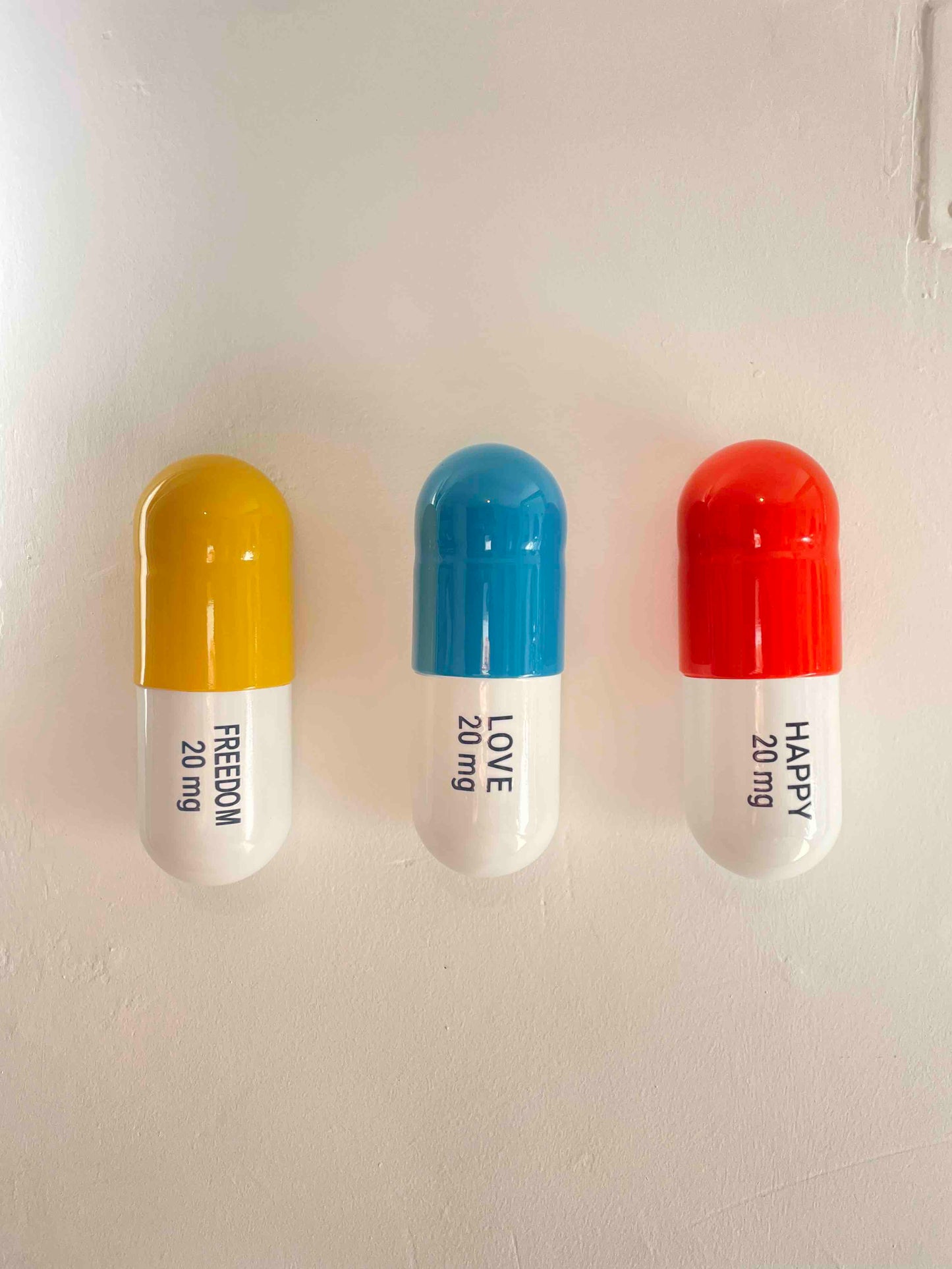 20 MG Happy pill Combo (Turquoise, yellow and orange) - figurative sculpture
