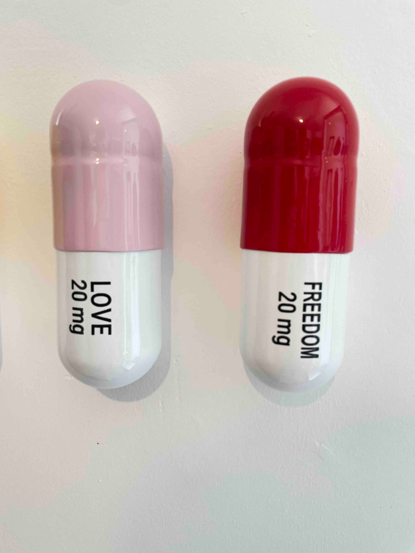 20 MG Happy pill Combo (pink, yellow and red) - figurative sculpture