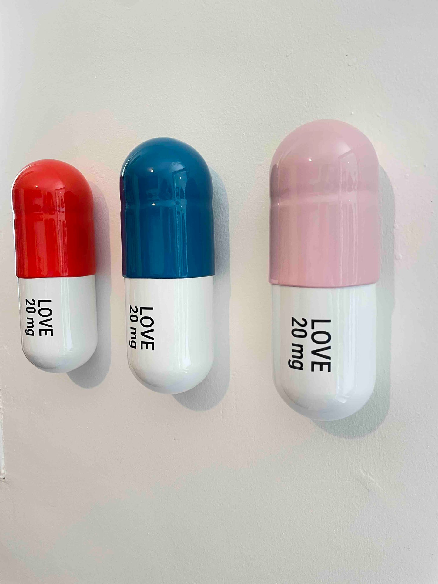 20 MG Love pill Combo (light pink, turquoise and orange) - figurative sculpture